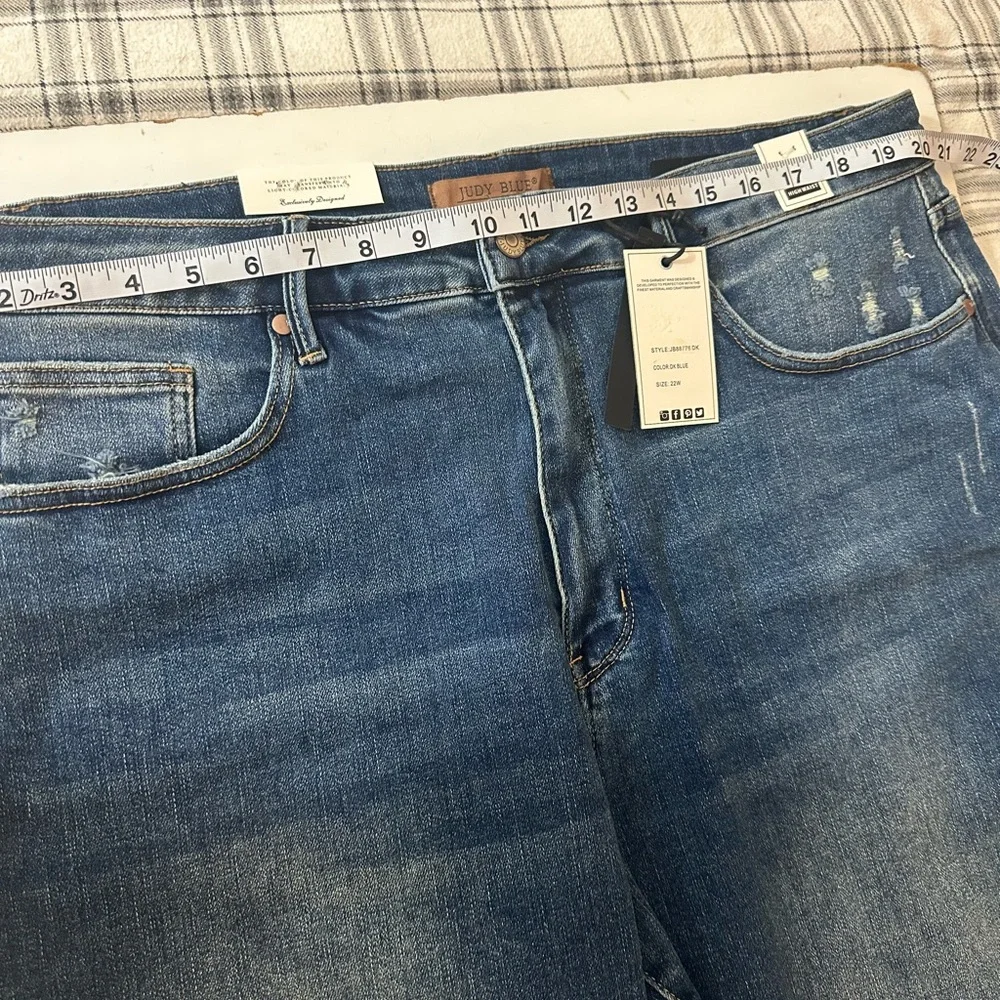 Judy Blue HiWaist Slim Fit Tummy Control Dark Wash Slight Distress Jeans NWT 22W